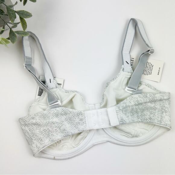 Berlei High Performance Smooth Underwire Sports Bra Size 32C - Picture 2 of 4